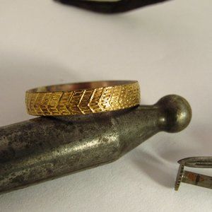 Wedding ring for men. 14k Yellow gold wedding ring